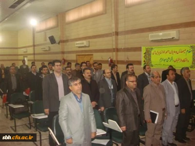 فجر انقلاب دمیدن خورشید استقلال و آزادی است . 