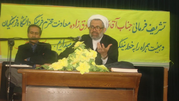 نشست حجه الاسلام و المسلمین دکتر صادق زاده معان فرهنگی دانشگاه فرهنگیان و دکتر دهقان مدیر کل امور اجتماعی با نمایندگان تشکل های دانشجویی پردیس های استان هرمزگان