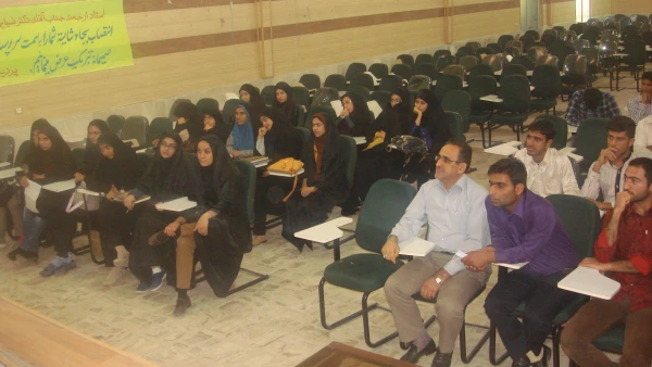 نشست حجه الاسلام و المسلمین دکتر صادق زاده معان فرهنگی دانشگاه فرهنگیان و دکتر دهقان مدیر کل امور اجتماعی با نمایندگان تشکل های دانشجویی پردیس های استان هرمزگان