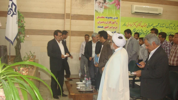 حضور استاندار هرمزکان جناب آقای جادری و هیئت همراه در مراسم گرامیداشت هفته آموزش و مقام معلم در پردیس شهید بهشتی هرمزگان