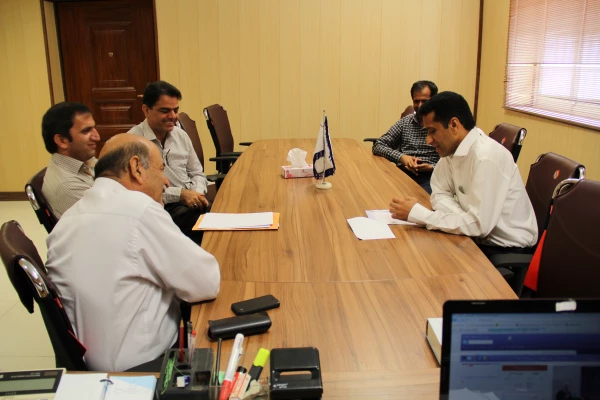 نشست صمیمی رئیس مجمع خیرین مدرسه ساز و آموزش عالی هرمزگان به اتفاق نماینده اداره کل نوسازی با سرپرست پردیس شهید بهشتی هرمزگان و بازدید از قسمتهای مخلف پردیس .