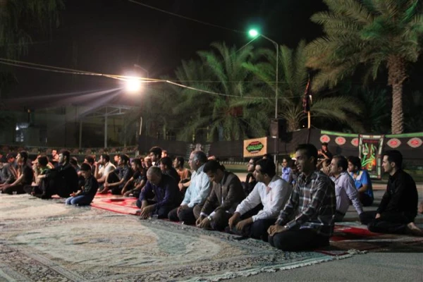 السلام علیک یا ابا عبدالحسین 

مراسم سوگواری امام حسین (ع) و یاران باوفایش 2