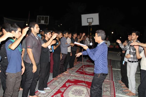 السلام علیک یا ابا عبدالحسین 

مراسم سوگواری امام حسین (ع) و یاران باوفایش 2