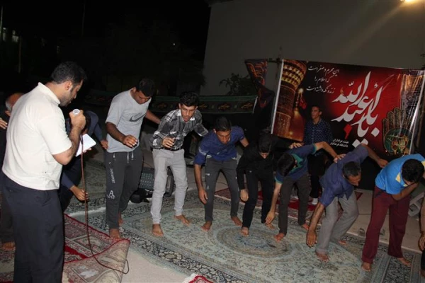 السلام علیک یا ابا عبدالحسین 

مراسم سوگواری امام حسین (ع) و یاران باوفایش 2