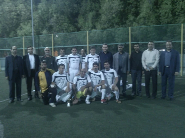 به مناسبت گرامیداشت هفته دفاع مقدس مسابقات فوتسال بسیج اساتید دانشگاه های استان هرمزگان 5