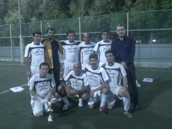 به مناسبت گرامیداشت هفته دفاع مقدس مسابقات فوتسال بسیج اساتید دانشگاه های استان هرمزگان 6