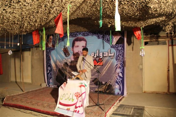 باهمکاری مدیریت استانی دانشگاه فرهنگیان هرمزگان و با حضور امام جمعه موقت بندرعباس ، رئیس ستاد اقامه نماز استان و مشاور استاندار هرمزگان در امور ایثارگران 

برگزاری یادواره دانشجو معلم شهید ابراهیم تنیده از شهدای غواص عملیات کربلای 4 در زادگاهش 4