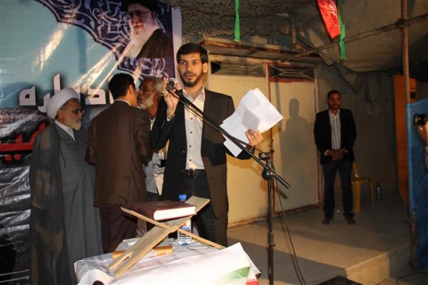 باهمکاری مدیریت استانی دانشگاه فرهنگیان هرمزگان و با حضور امام جمعه موقت بندرعباس ، رئیس ستاد اقامه نماز استان و مشاور استاندار هرمزگان در امور ایثارگران 

برگزاری یادواره دانشجو معلم شهید ابراهیم تنیده از شهدای غواص عملیات کربلای 4 در زادگاهش 11