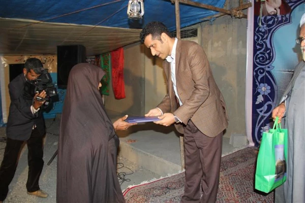 باهمکاری مدیریت استانی دانشگاه فرهنگیان هرمزگان و با حضور امام جمعه موقت بندرعباس ، رئیس ستاد اقامه نماز استان و مشاور استاندار هرمزگان در امور ایثارگران 

برگزاری یادواره دانشجو معلم شهید ابراهیم تنیده از شهدای غواص عملیات کربلای 4 در زادگاهش 12