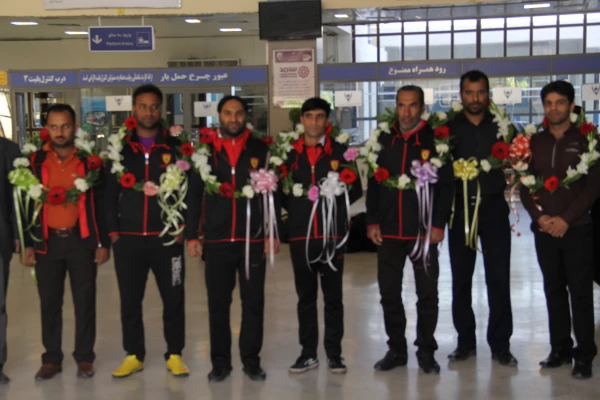 در سالن ایستگاه راه آهن بندرعباس انجام شد .

استقبال رئیس و مسئولین دانشگاه فرهنگیان هرمزگان از اعضای تیم قهرمان فوتسال در مسابقات کشوری کارکنان پردیس های کشور دانشگاه فرهنگیان 2