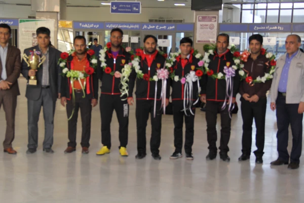 در سالن ایستگاه راه آهن بندرعباس انجام شد .

استقبال رئیس و مسئولین دانشگاه فرهنگیان هرمزگان از اعضای تیم قهرمان فوتسال در مسابقات کشوری کارکنان پردیس های کشور دانشگاه فرهنگیان 3