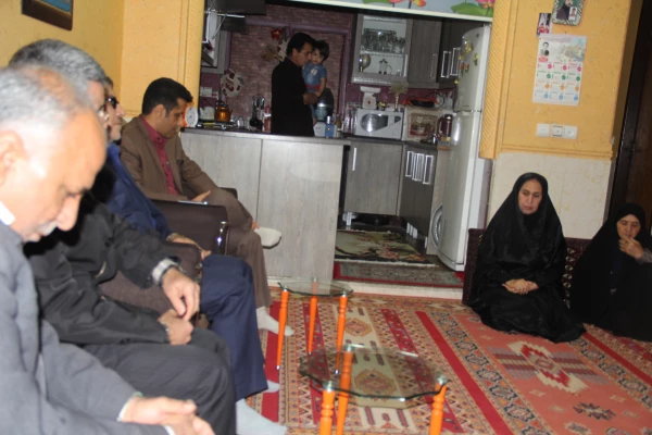 با حضور مدیر کل امور ایثارگران و مشاور امور ایثارگران ریاست دانشگاه فرهنگیان و سرپرست دانشگاه فرهنگیان هرمزگان انجام شد .

دیدار با خانواده دانشجو معلم شهید ابراهیم تنیده و خانواده شهید همت الله شمسایی پدر مدرس پردیس های استان 14