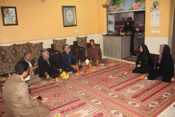 با حضور مدیر کل امور ایثارگران و مشاور امور ایثارگران ریاست دانشگاه فرهنگیان و سرپرست دانشگاه فرهنگیان هرمزگان انجام شد .

دیدار با خانواده دانشجو معلم شهید ابراهیم تنیده و خانواده شهید همت الله شمسایی پدر مدرس پردیس های استان 16