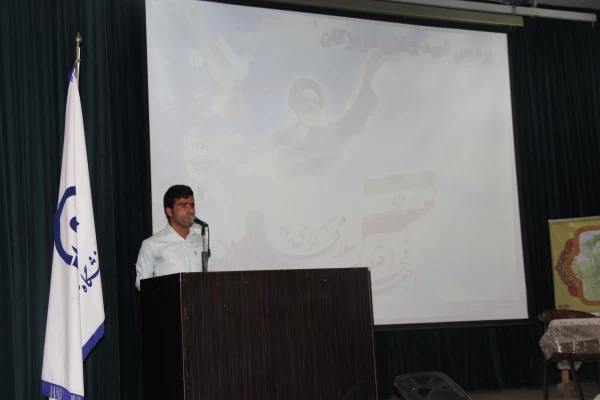 نشست صمیمی آشنایی با ریشه های انقلاب اسلامی در سی و هفتمین جشن انقلاب اسلامی دانشگاه فرهنگیان هرمزگان 4