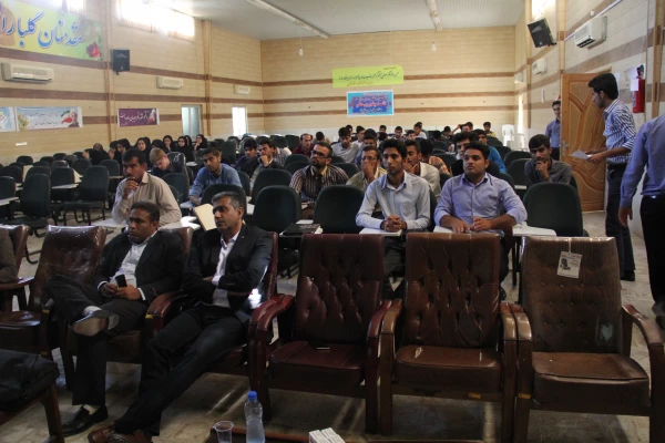 به مناسبت روز جهانی زبان مادری دوم اسفند ماه 

کارگاه علمی معرفی اجمالی گویشهای بومی و محلی استان در پردیس شهید بهشتی هرمزگان برگزار گردید. 4