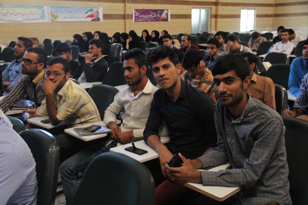 به مناسبت روز جهانی زبان مادری دوم اسفند ماه 

کارگاه علمی معرفی اجمالی گویشهای بومی و محلی استان در پردیس شهید بهشتی هرمزگان برگزار گردید. 5