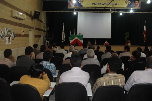 تشکیل نشست تقدیر و تشکر از تلاش های همکاران اداری  وخدماتی پردیس ها در سال 94 2