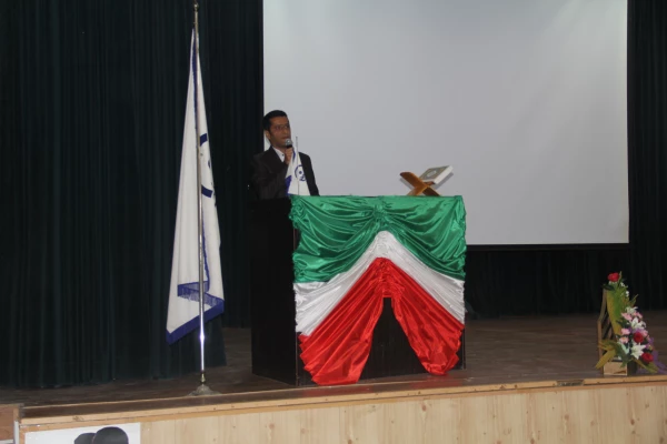 تشکیل نشست تقدیر و تشکر از تلاش های همکاران اداری  وخدماتی پردیس ها در سال 94 3