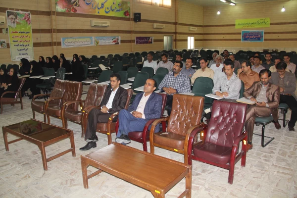 تشکیل نشست تقدیر و تشکر از تلاش های همکاران اداری  وخدماتی پردیس ها در سال 94 6