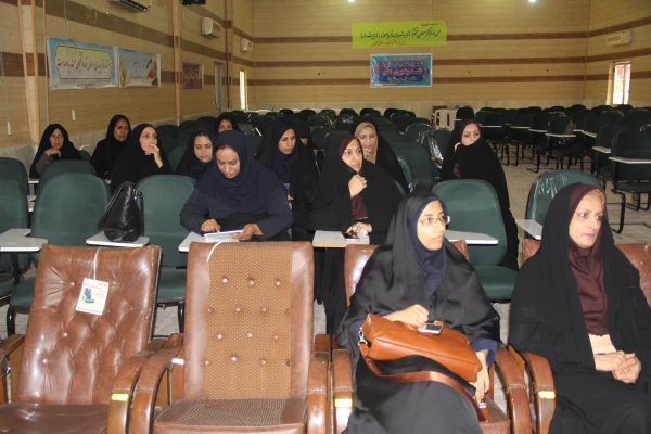 تشکیل نشست تقدیر و تشکر از تلاش های همکاران اداری  وخدماتی پردیس ها در سال 94 8