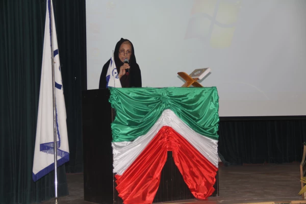 تشکیل نشست تقدیر و تشکر از تلاش های همکاران اداری  وخدماتی پردیس ها در سال 94 9