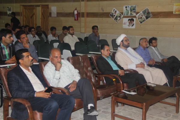 با سخنرانی مدیر کل فرهنگ و ارشاد اسلامی هرمزگان برگزار شد 

مراسم گرامیداشت روز فن آوری هسته ای 4