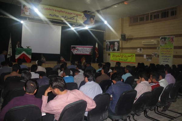 با سخنرانی مدیر کل فرهنگ و ارشاد اسلامی هرمزگان برگزار شد 

مراسم گرامیداشت روز فن آوری هسته ای 6