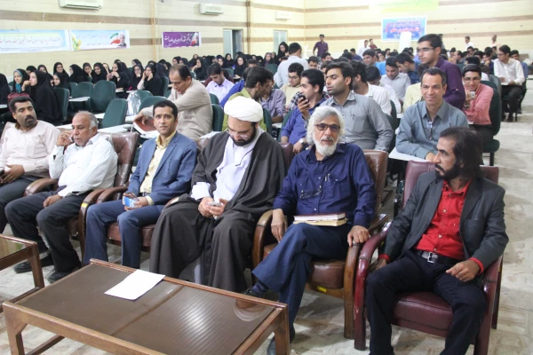 با حضور سرپرستان پردیس های استان و دو هنرمند مطرح استان برگزار شد 

دومین شب فرهنگی پردیس های دانشگاه فرهنگیان با تقدیر از همیاران دانشگاه در شهرداری منطقه یک بندرعباس ، برگزیدگان استانی جشنواره قرآن و عترت و مسابقات ورزشی 2