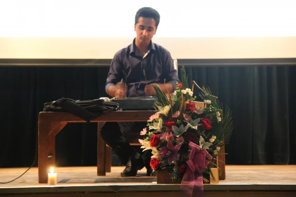 با حضور سرپرستان پردیس های استان و دو هنرمند مطرح استان برگزار شد 

دومین شب فرهنگی پردیس های دانشگاه فرهنگیان با تقدیر از همیاران دانشگاه در شهرداری منطقه یک بندرعباس ، برگزیدگان استانی جشنواره قرآن و عترت و مسابقات ورزشی 4