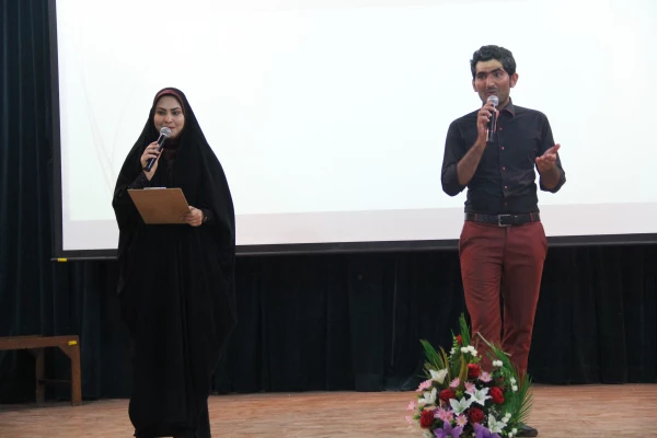 با حضور سرپرستان پردیس های استان و دو هنرمند مطرح استان برگزار شد 

دومین شب فرهنگی پردیس های دانشگاه فرهنگیان با تقدیر از همیاران دانشگاه در شهرداری منطقه یک بندرعباس ، برگزیدگان استانی جشنواره قرآن و عترت و مسابقات ورزشی 6