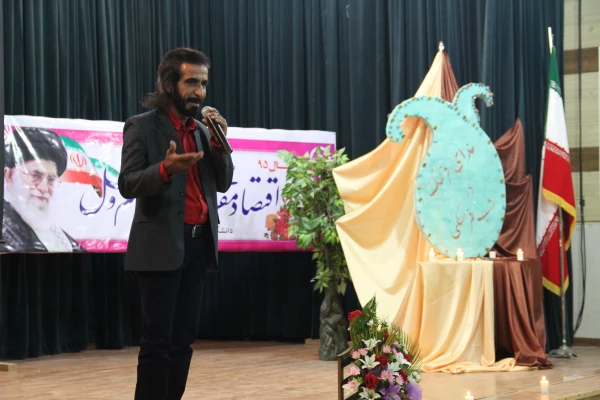 با حضور سرپرستان پردیس های استان و دو هنرمند مطرح استان برگزار شد 

دومین شب فرهنگی پردیس های دانشگاه فرهنگیان با تقدیر از همیاران دانشگاه در شهرداری منطقه یک بندرعباس ، برگزیدگان استانی جشنواره قرآن و عترت و مسابقات ورزشی 8