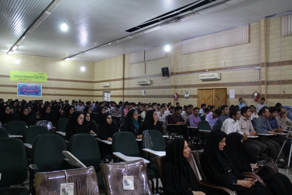 با حضور سرپرستان پردیس های استان و دو هنرمند مطرح استان برگزار شد 

دومین شب فرهنگی پردیس های دانشگاه فرهنگیان با تقدیر از همیاران دانشگاه در شهرداری منطقه یک بندرعباس ، برگزیدگان استانی جشنواره قرآن و عترت و مسابقات ورزشی 11