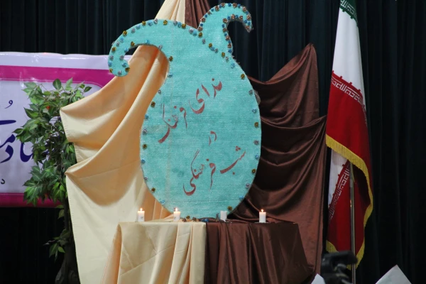 با حضور سرپرستان پردیس های استان و دو هنرمند مطرح استان برگزار شد 

دومین شب فرهنگی پردیس های دانشگاه فرهنگیان با تقدیر از همیاران دانشگاه در شهرداری منطقه یک بندرعباس ، برگزیدگان استانی جشنواره قرآن و عترت و مسابقات ورزشی 13