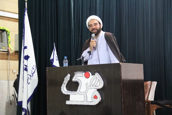 با حضور سرپرستان پردیس های استان و دو هنرمند مطرح استان برگزار شد 

دومین شب فرهنگی پردیس های دانشگاه فرهنگیان با تقدیر از همیاران دانشگاه در شهرداری منطقه یک بندرعباس ، برگزیدگان استانی جشنواره قرآن و عترت و مسابقات ورزشی 15