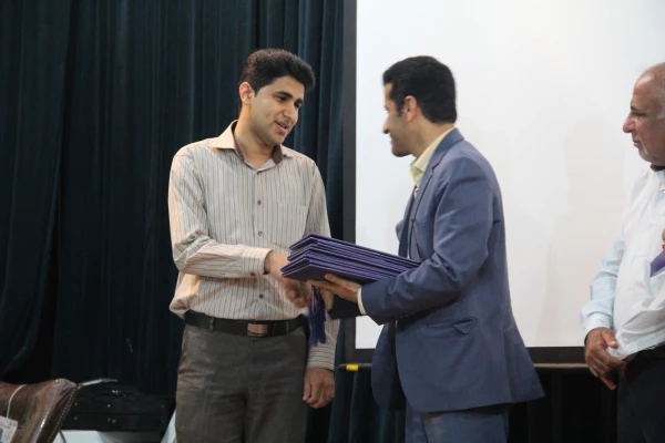 با حضور سرپرستان پردیس های استان و دو هنرمند مطرح استان برگزار شد 

دومین شب فرهنگی پردیس های دانشگاه فرهنگیان با تقدیر از همیاران دانشگاه در شهرداری منطقه یک بندرعباس ، برگزیدگان استانی جشنواره قرآن و عترت و مسابقات ورزشی 19