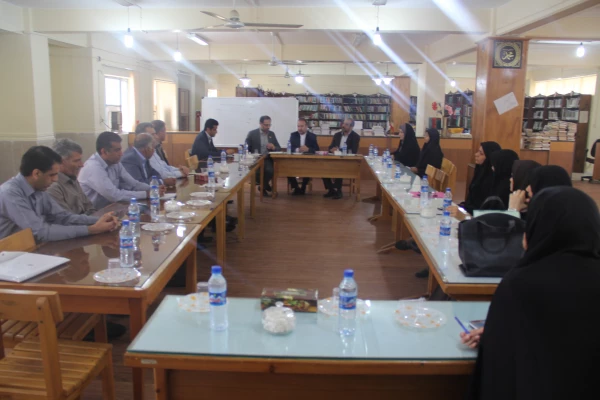 نشست صمیمی مدیر کل منابع انسانی و معاون اداره کل مالی و معاون اداره کل خدمات پیشتیبان دانشگاه فرهنگیان با کارکنان پردیس های استان هرمزگان 12