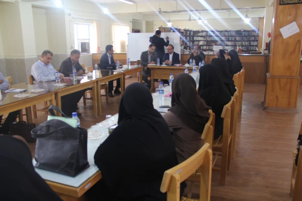 نشست صمیمی مدیر کل منابع انسانی و معاون اداره کل مالی و معاون اداره کل خدمات پیشتیبان دانشگاه فرهنگیان با کارکنان پردیس های استان هرمزگان 14