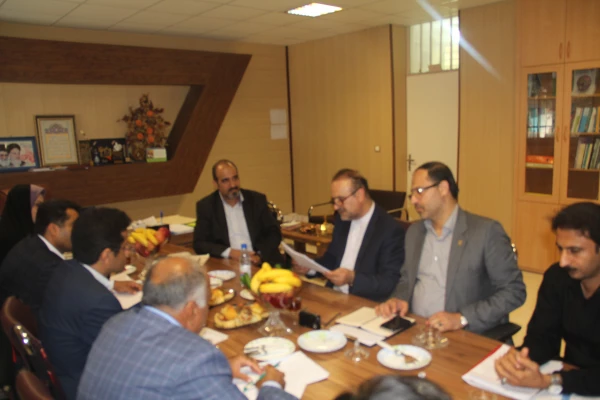 نشست صمیمی مدیر کل منابع انسانی و معاون اداره کل مالی و معاون اداره کل خدمات پیشتیبان دانشگاه فرهنگیان با کارکنان پردیس های استان هرمزگان 17