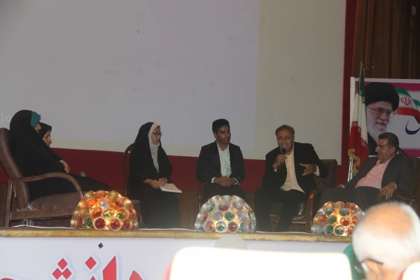 برگزاری مراسم با شکوه روز معلم و تقدیر از اساتید برگزیده دانشگاه فرهنگیان هرمزگان با حضور هاشمی تختی منتخب اول بندرعباس در مجلس شورای اسلامی و دریانورد ریاست سازمان مدیریت و برنامه ریزی استان هرمزگان 12