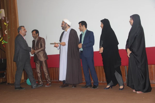 برگزاری مراسم با شکوه روز معلم و تقدیر از اساتید برگزیده دانشگاه فرهنگیان هرمزگان با حضور هاشمی تختی منتخب اول بندرعباس در مجلس شورای اسلامی و دریانورد ریاست سازمان مدیریت و برنامه ریزی استان هرمزگان 13