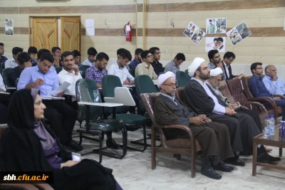 با حضور حجج اسلام دکتر عبادی زاده مسئول نهاد نمایندگی مقام معظم رهبری در دانشگاه هرمزگان و استاد ذاکری عضو هیئت علمی دانشگاه هرمزگان برگزار شد

برگزاری دومین کرسی آزاد اندیشی با موضوع اخلاق سیاسی بایدها و نبایدها