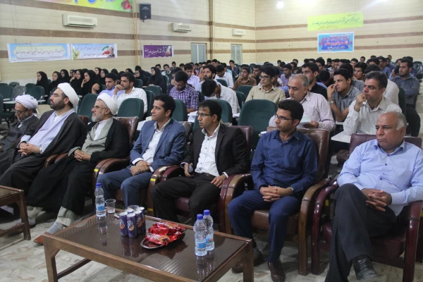 با حضور حجج اسلام دکتر عبادی زاده مسئول نهاد نمایندگی مقام معظم رهبری در دانشگاه هرمزگان و استاد ذاکری عضو هیئت علمی دانشگاه هرمزگان برگزار شد

برگزاری دومین کرسی آزاد اندیشی با موضوع اخلاق سیاسی بایدها و نبایدها 4