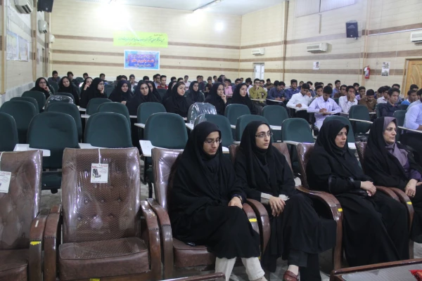 با حضور حجج اسلام دکتر عبادی زاده مسئول نهاد نمایندگی مقام معظم رهبری در دانشگاه هرمزگان و استاد ذاکری عضو هیئت علمی دانشگاه هرمزگان برگزار شد

برگزاری دومین کرسی آزاد اندیشی با موضوع اخلاق سیاسی بایدها و نبایدها 6