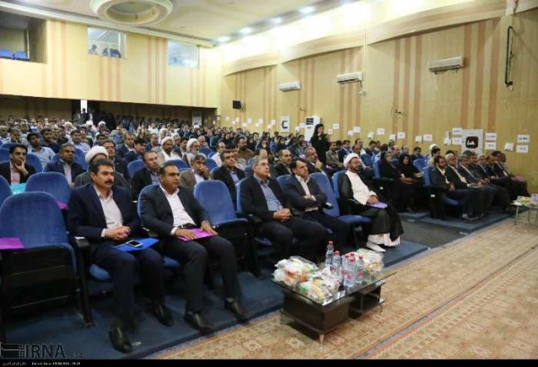 تقدیر از اساتید نمونه پردیس های استان هرمزگان به همراه اساتید نمونه سایر دانشگاهها در آیین استانی بزرگداشت استاد شهید مطهری  2