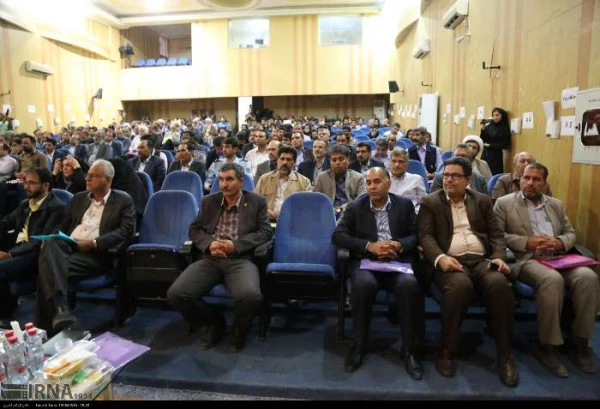 تقدیر از اساتید نمونه پردیس های استان هرمزگان به همراه اساتید نمونه سایر دانشگاهها در آیین استانی بزرگداشت استاد شهید مطهری  4