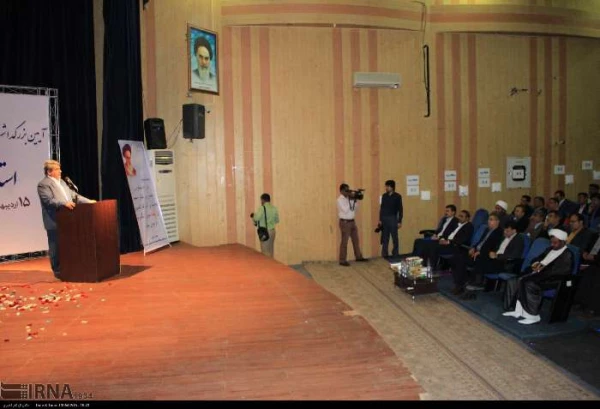 تقدیر از اساتید نمونه پردیس های استان هرمزگان به همراه اساتید نمونه سایر دانشگاهها در آیین استانی بزرگداشت استاد شهید مطهری  7