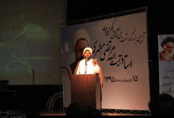 تقدیر از اساتید نمونه پردیس های استان هرمزگان به همراه اساتید نمونه سایر دانشگاهها در آیین استانی بزرگداشت استاد شهید مطهری  9