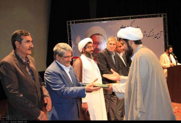 تقدیر از اساتید نمونه پردیس های استان هرمزگان به همراه اساتید نمونه سایر دانشگاهها در آیین استانی بزرگداشت استاد شهید مطهری  15