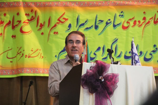 دوشنبه شب 95/2/27 با سخنرانی دکتر نوروزی مدیر گروه ادبیات دانشگاه هرمزگان برگزار شد :

سومین شب فرهنگی دانشگاه فرهنگیان هرمزگان با گرامیداشت ولادت امام مهدی (عج) و حضرت علی اکبر ، هفته خوابگاهها و زاد روز حماسه سرای نامی ایران فردوسی پاکزاد و حکیم ابوال