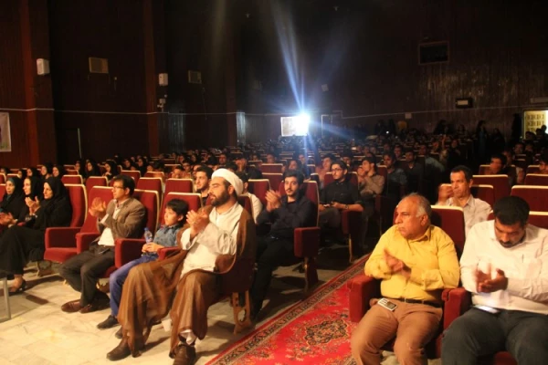 دوشنبه شب 95/2/27 با سخنرانی دکتر نوروزی مدیر گروه ادبیات دانشگاه هرمزگان برگزار شد :

سومین شب فرهنگی دانشگاه فرهنگیان هرمزگان با گرامیداشت ولادت امام مهدی (عج) و حضرت علی اکبر ، هفته خوابگاهها و زاد روز حماسه سرای نامی ایران فردوسی پاکزاد و حکیم ابوال